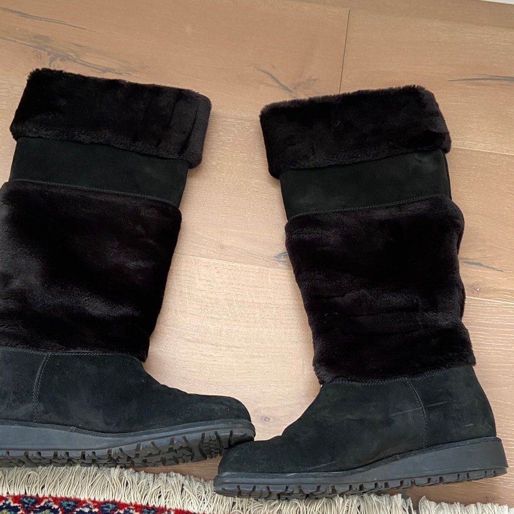 Stuart Weitzman, black knee boot, suede and fur.